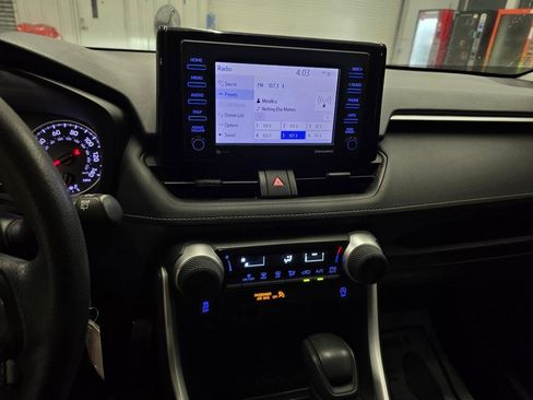 Used 2021 Toyota RAV4 LE AWD/4WD image 20
