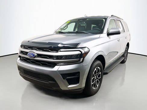 Used 2024 Ford Expedition XLT image 10