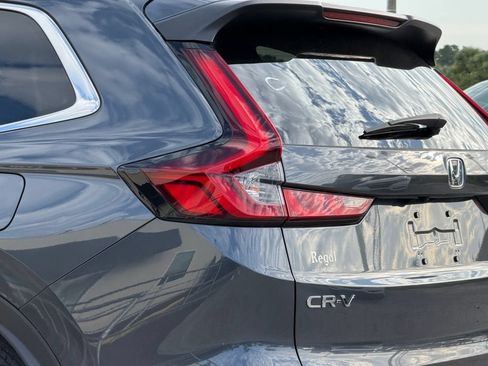 Used 2025 Honda CR-V EX image 11