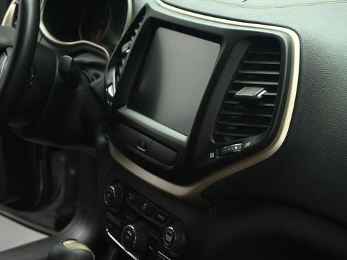 Used 2016 Jeep Cherokee Latitude AWD/4WD image 52