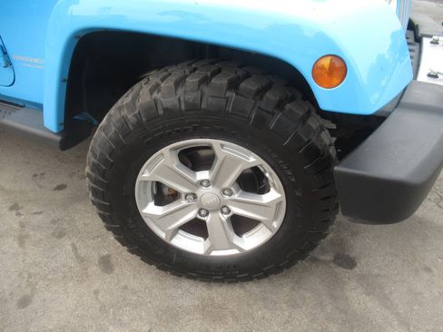 Used 2017 Jeep Wrangler Unlimited Sahara w/ Quick Order Package 24E Chief AWD/4WD image 6