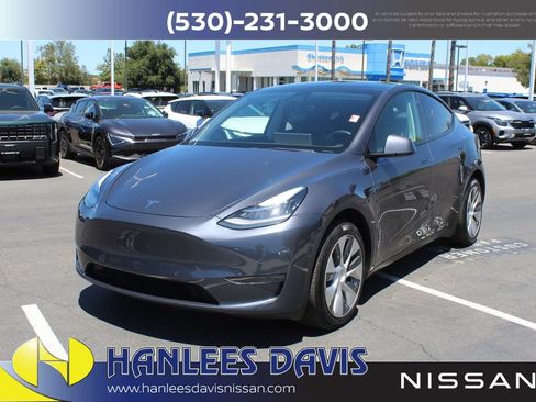 Used 2021 Tesla Model Y Long Range AWD/4WD image 3