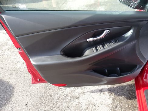 Used 2019 Hyundai Elantra GT FWD image 13