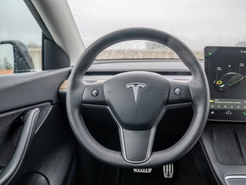 Used 2021 Tesla Model Y Long Range image 27