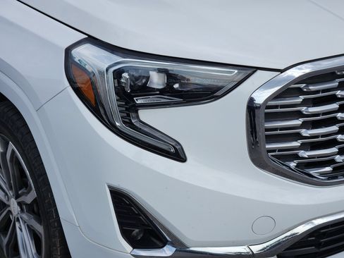 Used 2018 GMC Terrain Denali w/ Comfort Package FWD image 10