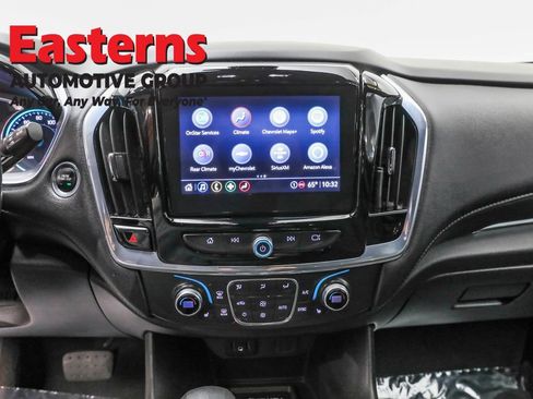 Used 2022 Chevrolet Traverse LT image 12