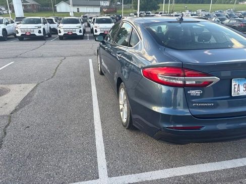 Used 2019 Ford Fusion SEL FWD image 2