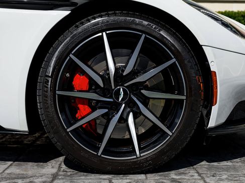 Used 2019 Aston Martin DB11 Volante image 23