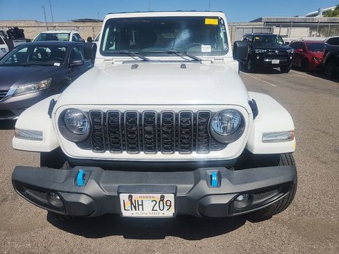 Used 2024 Jeep Wrangler Unlimited AWD/4WD image 2