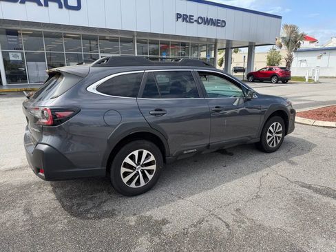Used 2023 Subaru Outback Premium image 3