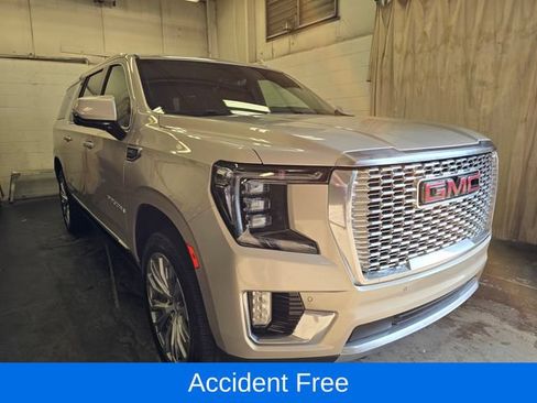 Used 2021 GMC Yukon XL Denali w/ Denali Ultimate Package AWD/4WD image 4