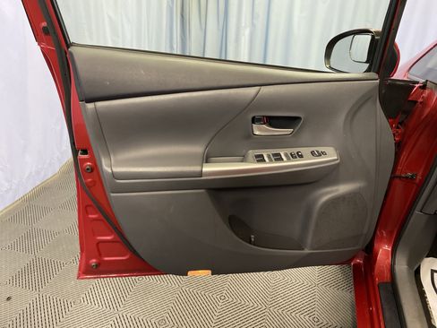 Used 2013 Toyota Prius V image 11