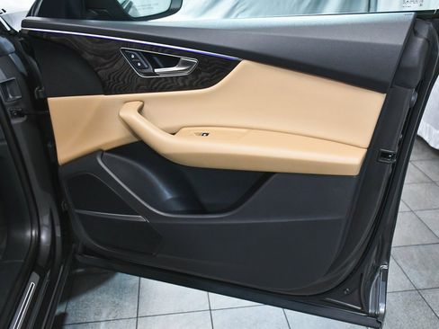 Used 2021 Audi Q8 Premium Plus w/ Premium Plus Package image 22