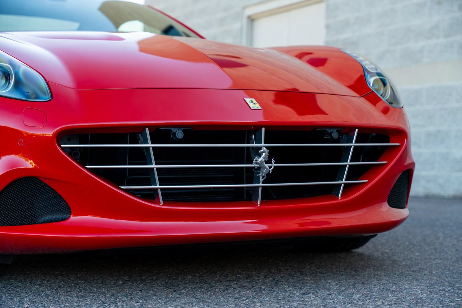 Used 2015 Ferrari California T RWD image 47