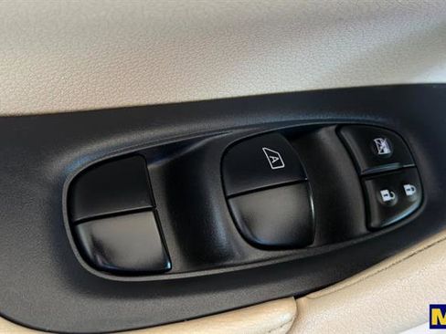 Used 2015 Nissan Rogue SV w/ SV Premium Package image 12