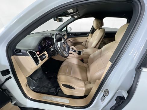 Used 2022 Porsche Cayenne AWD/4WD image 21