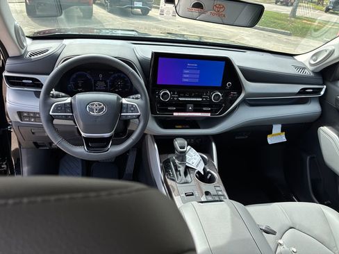 New 2026 Toyota Highlander Limited image 19
