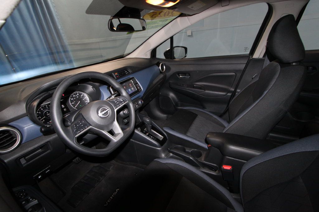 Used 2025 Nissan Versa SV w/ Trunk Package FWD image 2