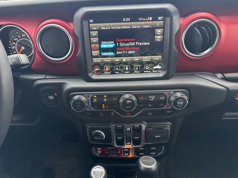 Used 2023 Jeep Gladiator Rubicon w/ Cold Weather Group image 18