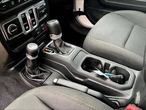 Used 2019 Jeep Wrangler Sport AWD/4WD image 18