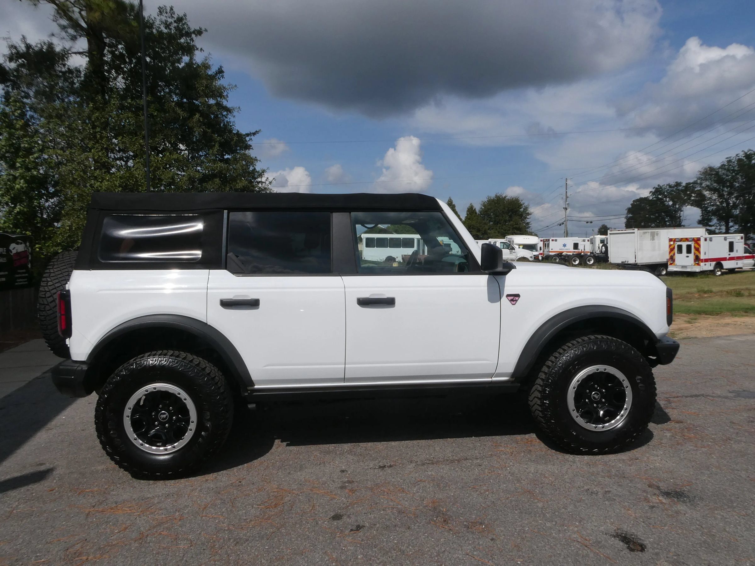 Used 2021 Ford Bronco Badlands w/ Sasquatch Package AWD/4WD image 4