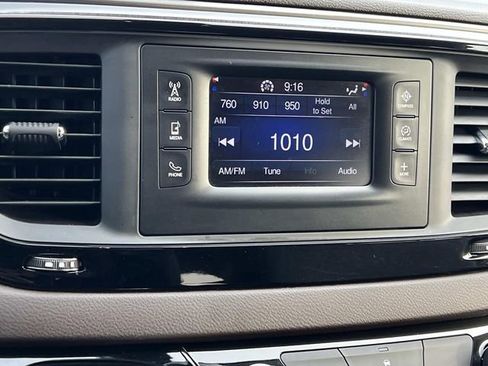 Used 2017 Chrysler Pacifica LX image 21