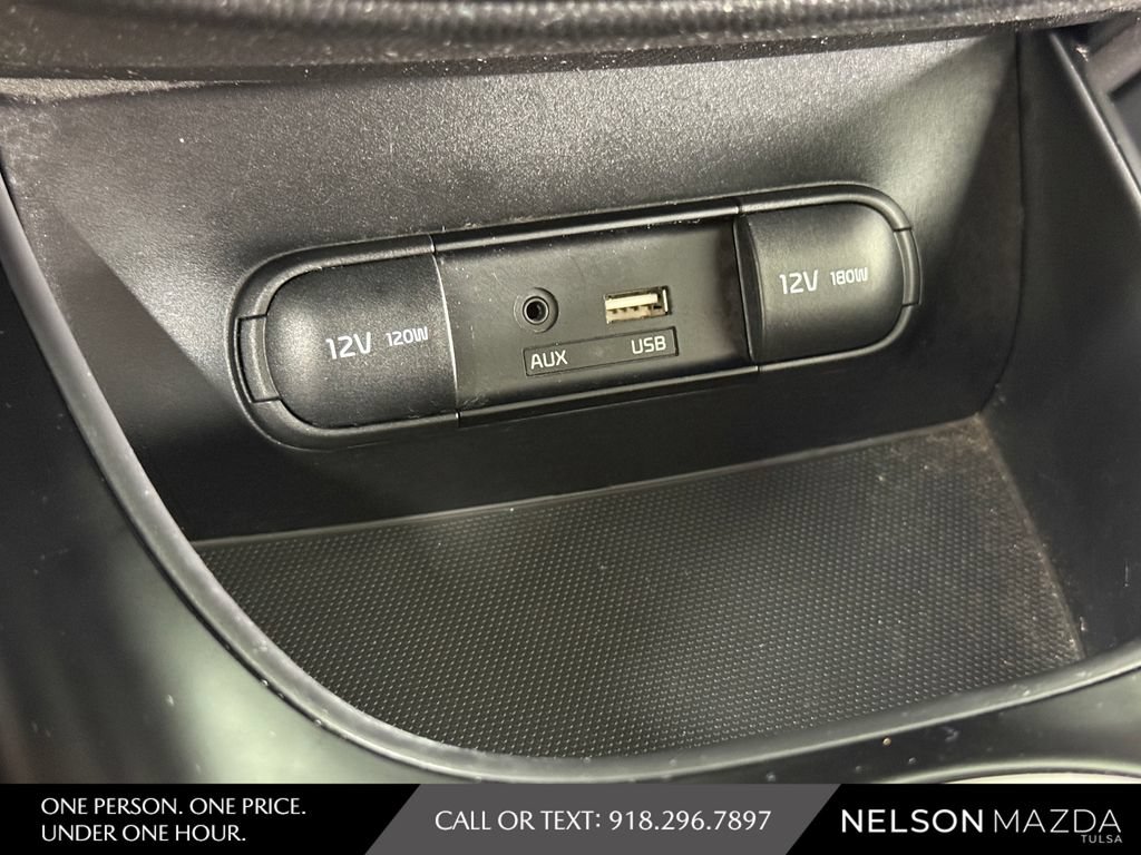 Used 2016 Kia Soul + FWD image 32