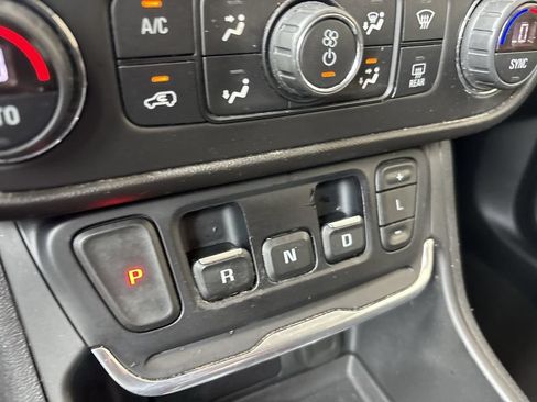 Certified 2019 GMC Terrain SLE w/ Driver Convenience Package FWD image 15