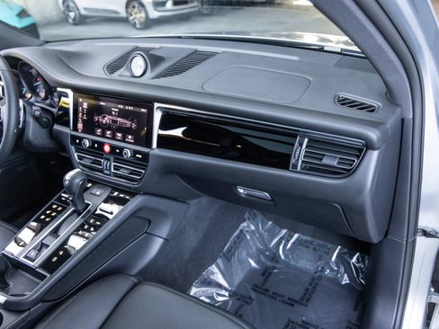 Certified 2026 Porsche Macan AWD/4WD image 63