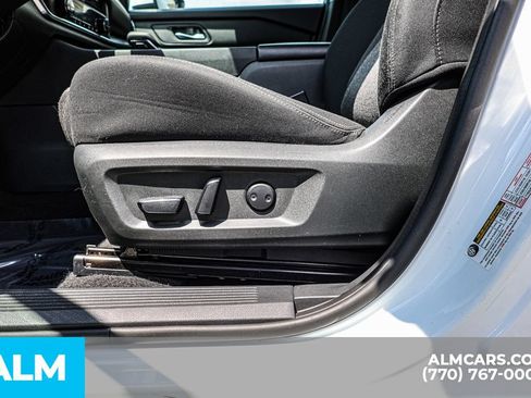 Used 2024 Nissan Rogue SV FWD image 25