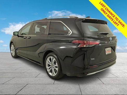 Certified 2021 Toyota Sienna Platinum FWD image 5