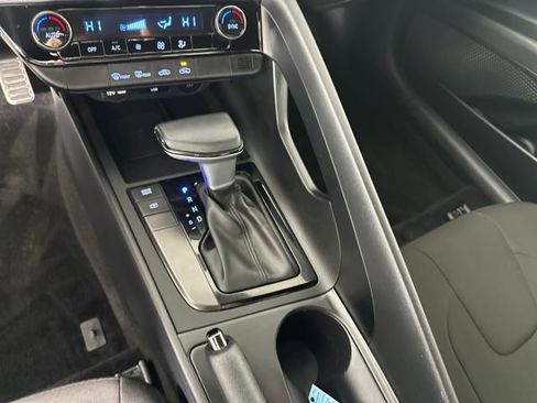 Certified 2025 Hyundai Elantra Sport image 20