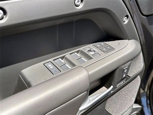New 2025 Land Rover Defender 130 X-Dynamic SE image 17