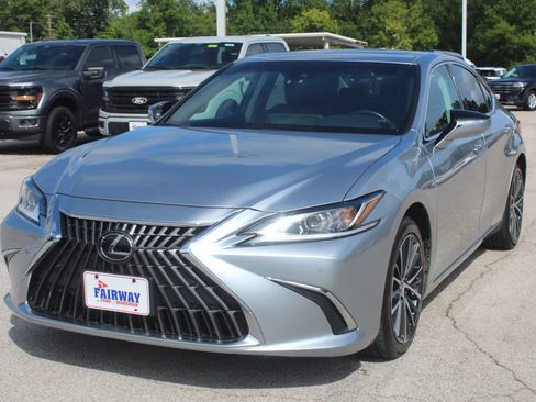 Used 2024 Lexus ES 250 w/ Premium Package AWD/4WD image 4