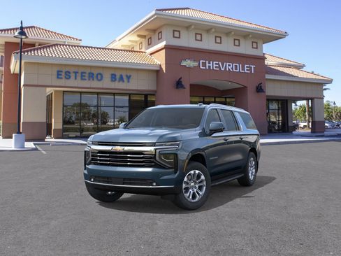 New 2026 Chevrolet Suburban LT RWD image 32
