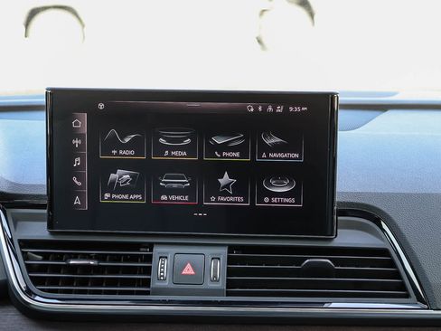 Used 2023 Audi Q5 2.0T Premium w/ Convenience Package image 19