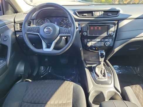 Certified 2018 Nissan Rogue SV image 10