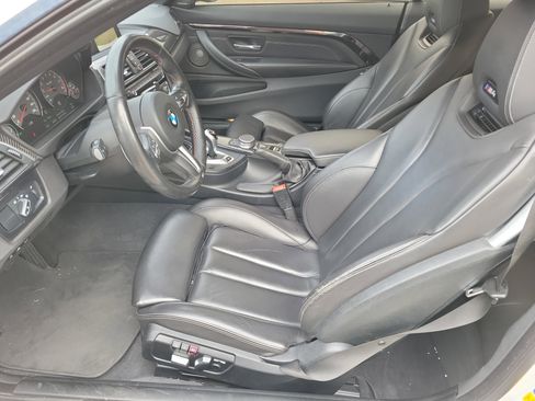 Used 2020 BMW M4 Convertible image 3