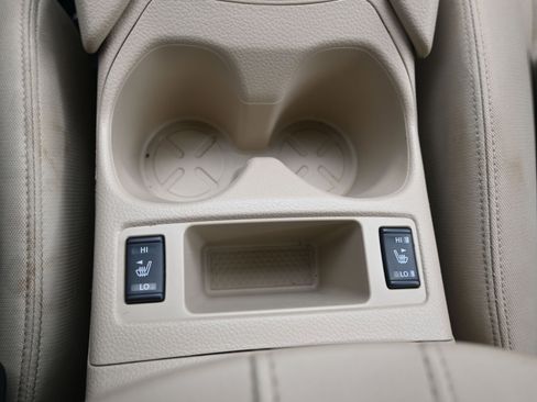 Used 2017 Nissan Rogue SV w/ SV Premium Package image 15