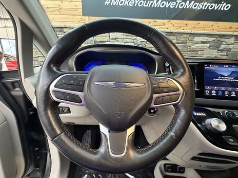 Used 2019 Chrysler Pacifica Touring-L Plus image 17