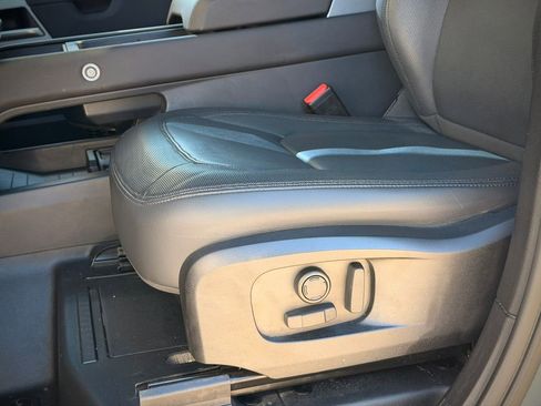 Used 2024 Land Rover Defender 110 X-Dynamic SE image 17