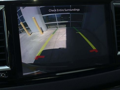 Used 2024 Chrysler Pacifica Touring-L FWD image 19
