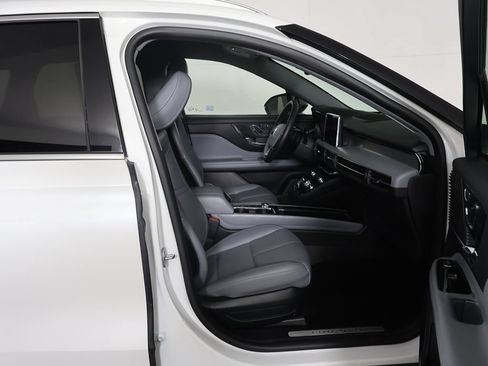 Used 2022 Lincoln Corsair AWD w/ Equipment Group 101A image 30