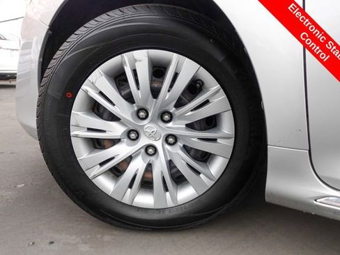 Used 2012 Toyota Camry LE image 11