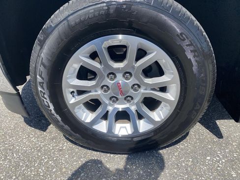 Used 2019 GMC Sierra 1500 SLE w/ SLE Value Package AWD/4WD image 13