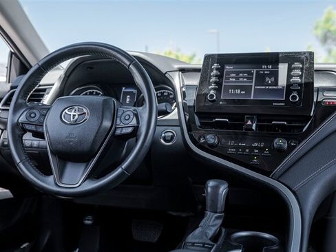 Used 2022 Toyota Camry SE w/ Convenience Package FWD image 16