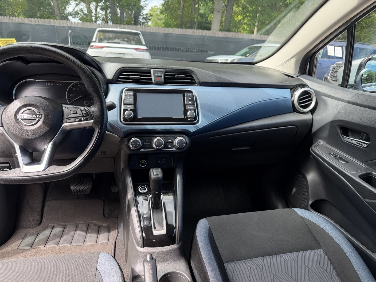 Used 2025 Nissan Versa SV FWD image 33