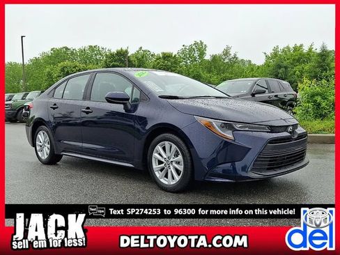 Used 2025 Toyota Corolla LE w/ LE Premium Package FWD image 1