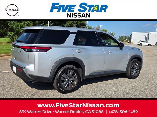 Used 2024 Nissan Pathfinder S FWD image 12