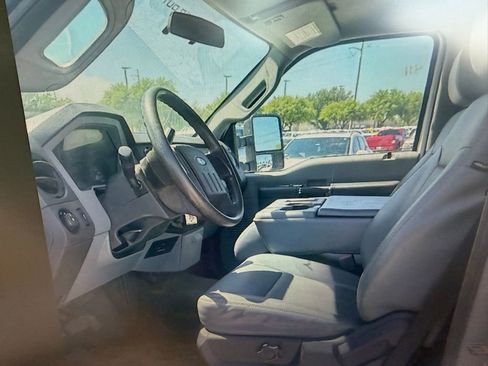 Used 2015 Ford F550 4x4 Regular Cab Super Duty image 4